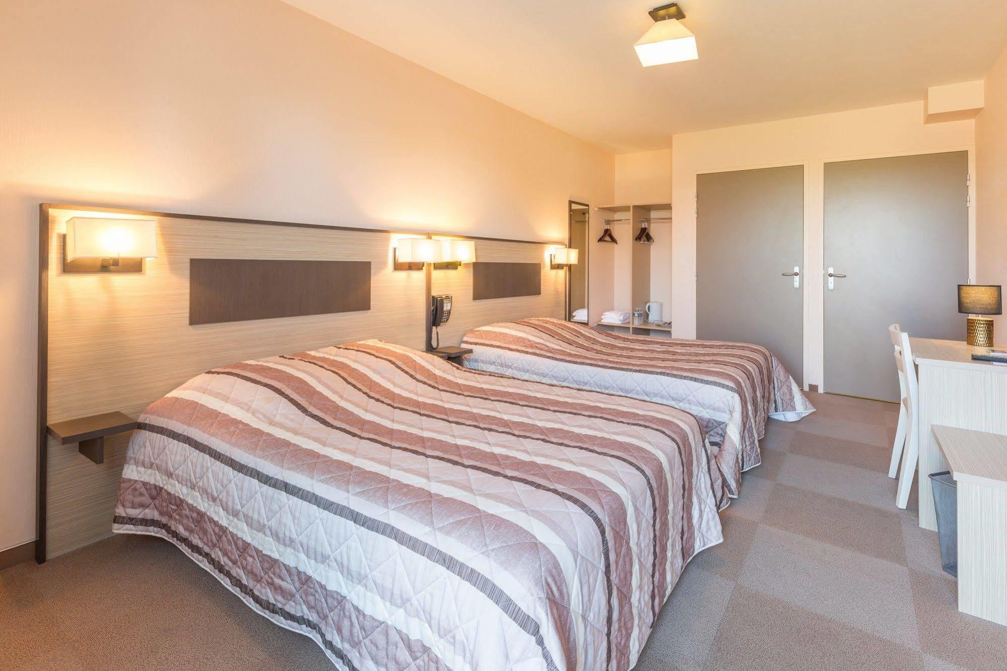 Pressoir Hotel Saint-Calais Екстериор снимка